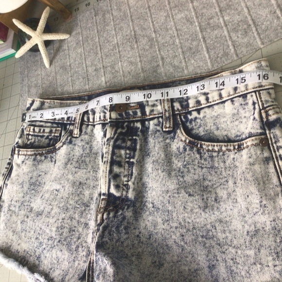 Forever 21 Distress Shorts - Picture 8 of 9